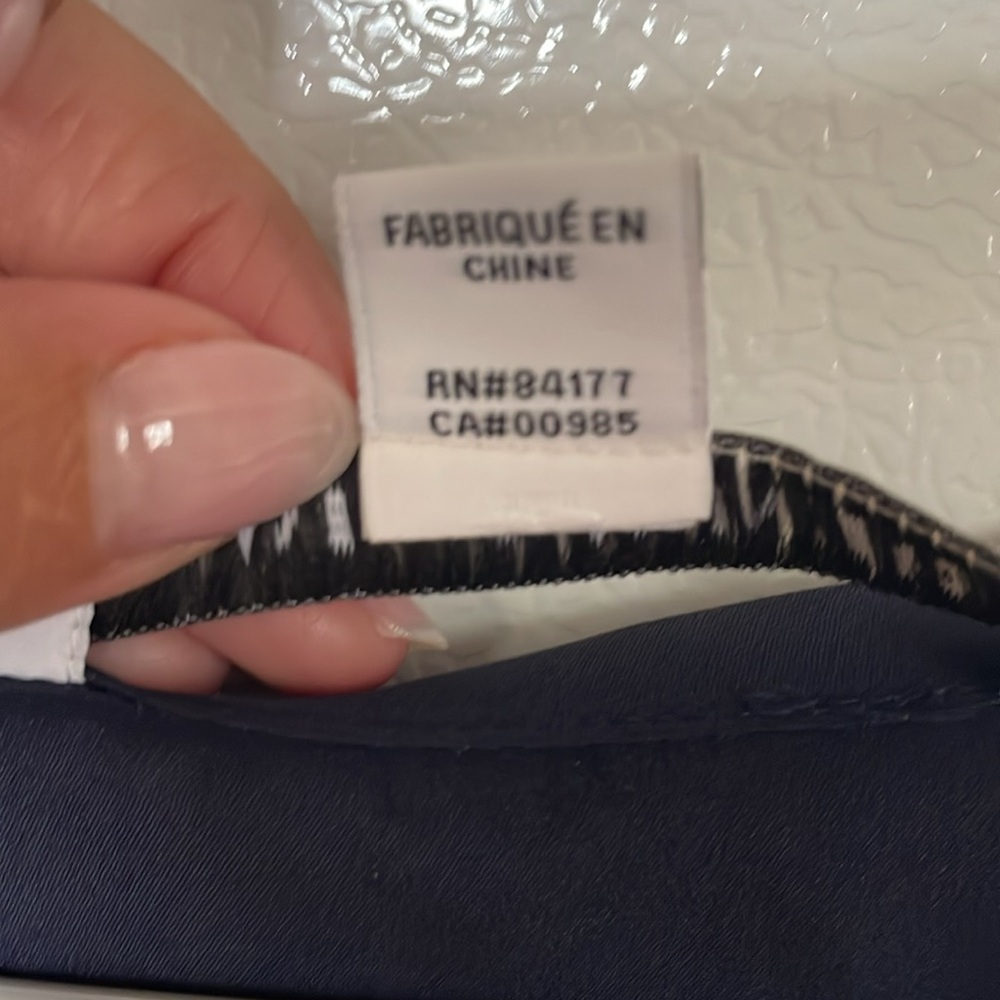 Diane Von Furstenberg Size 4 100% Silk Navy‎ and Pink Blouse - Picture 3 of 8